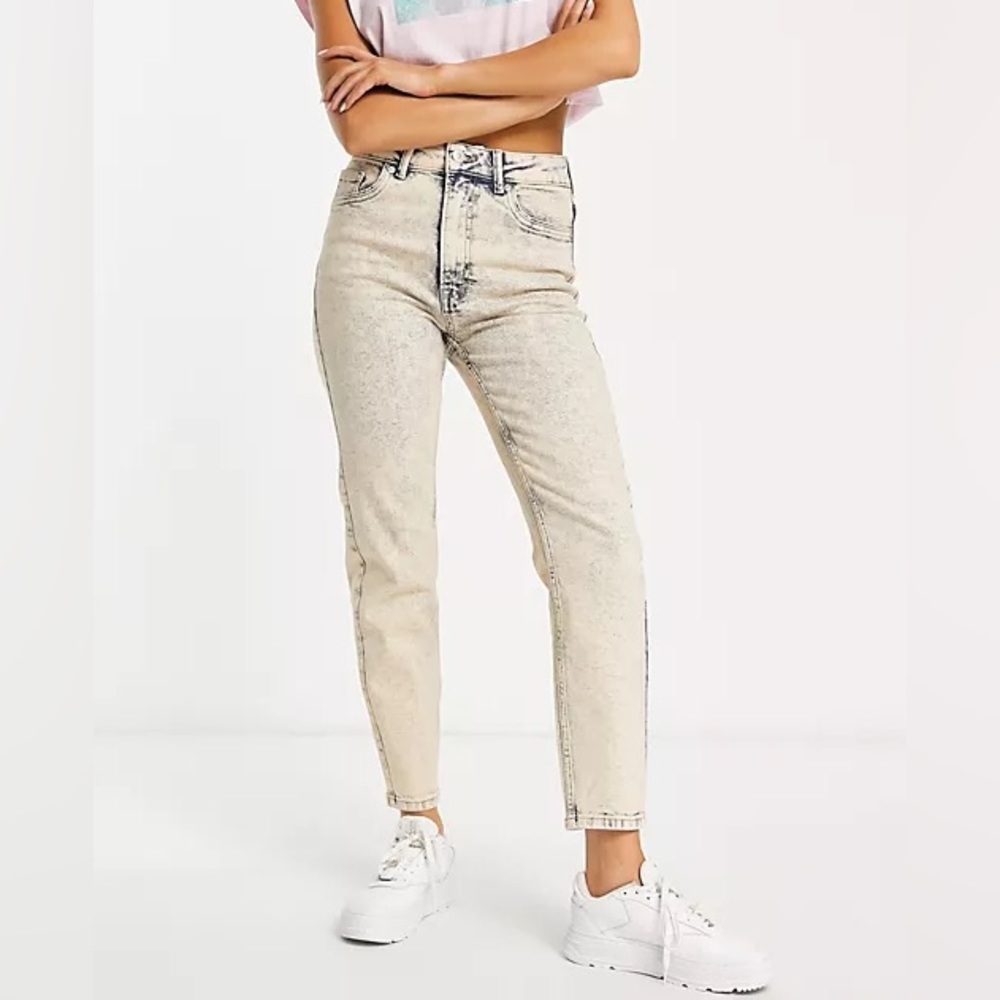 Nwt Stradivarious mom slim fit  jeans sz 2